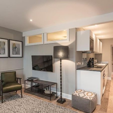 Nelson Crescent East : Modern One Bedroom Basement Apartment In Central Location ラムズゲート エクステリア 写真